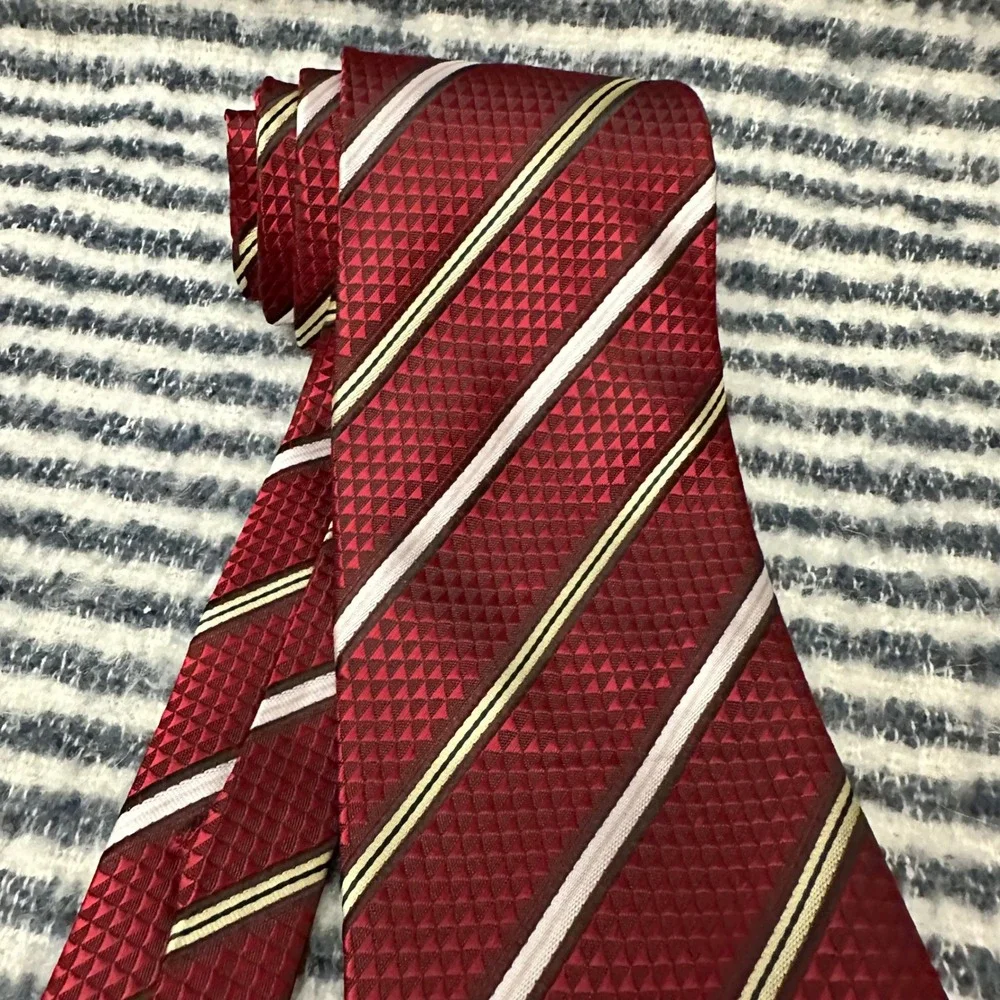 GUCCI Made in Italy Mens Striped Silk Neck Tie Red Textured Formalwear‎ Vintage